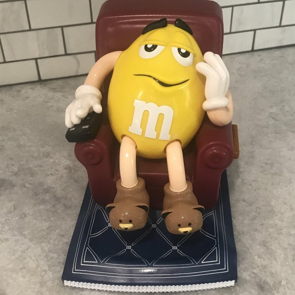 Vintage 1999 M&M's Yellow Character Candy Dispenser Recliner Chair Remote Mars